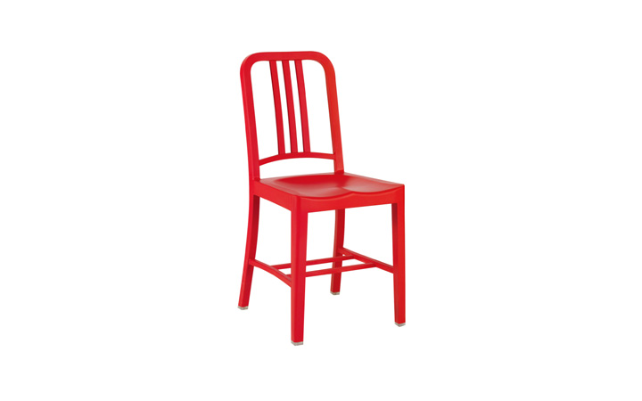 地球環境のために、プラスチックボトルを再利用する111 NAVY CHAIR